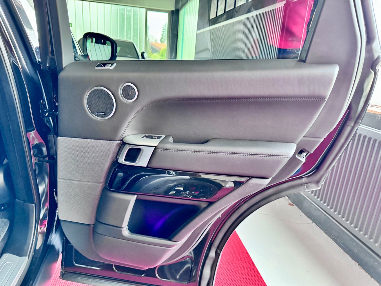 Range Rover Sport SVR - Samsaru's Car Outlet