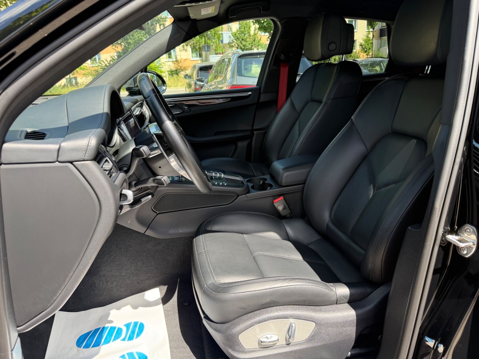Porsche Macan S - Samsaru's Car Outlet