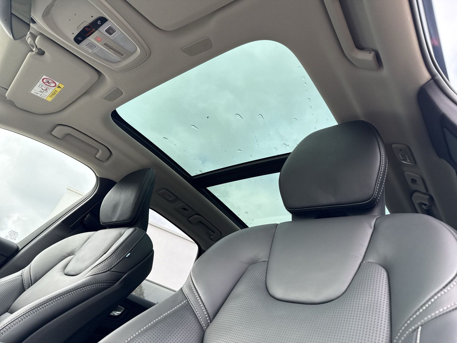 Volvo XC60 B5 Ultra Dark AWD !!! VOLLAUSSTATTUNG !!!