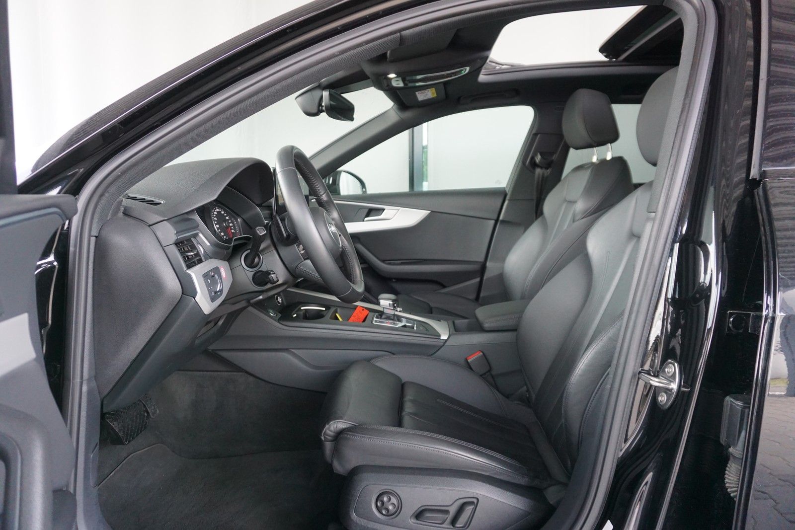 Audi A4 Avant 45 TDI quattro S line - Samsaru's Car Outlet