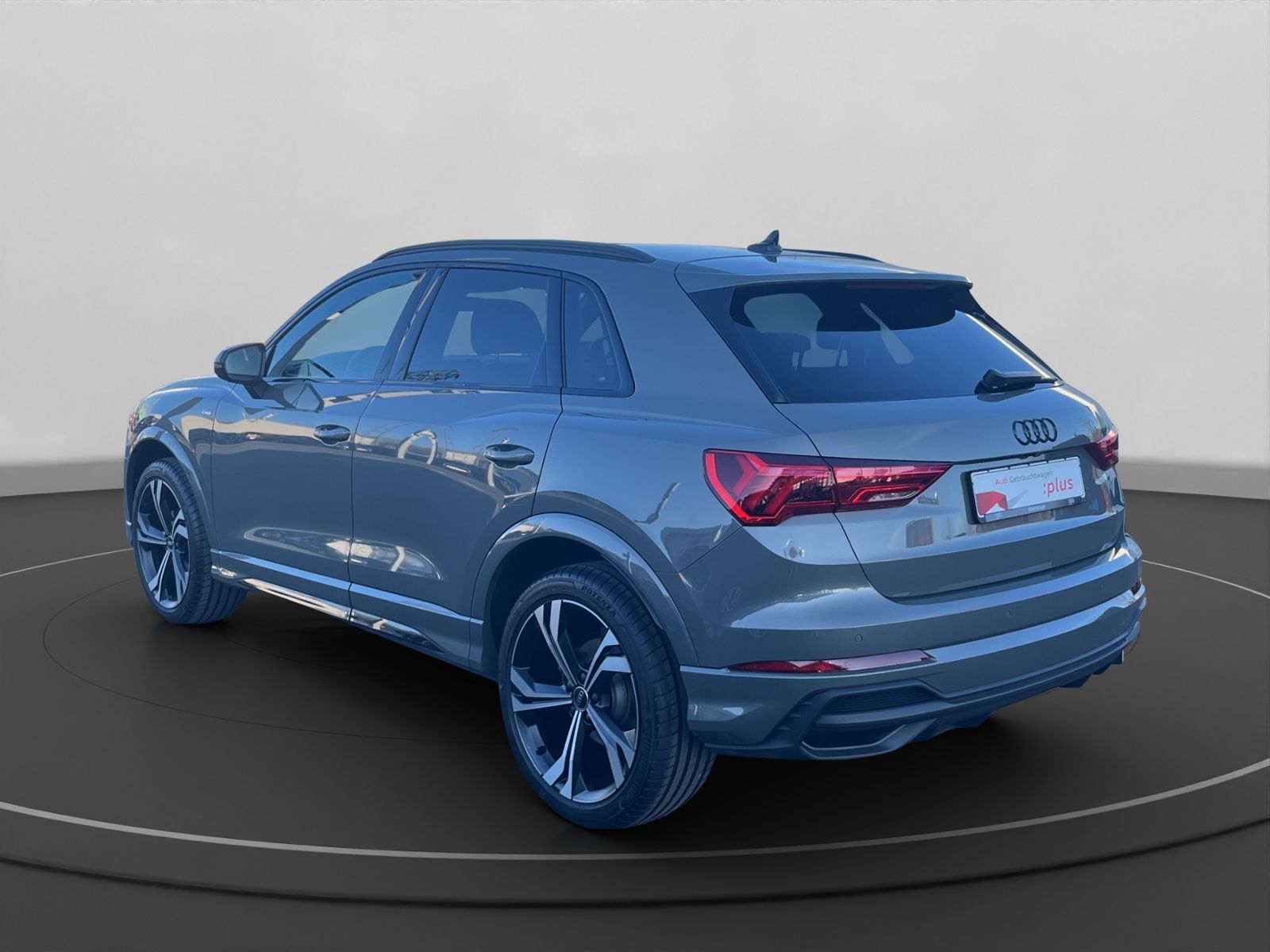 Audi Q3 35 TDI S-LINE+NAVI+LED+AHK+PANO