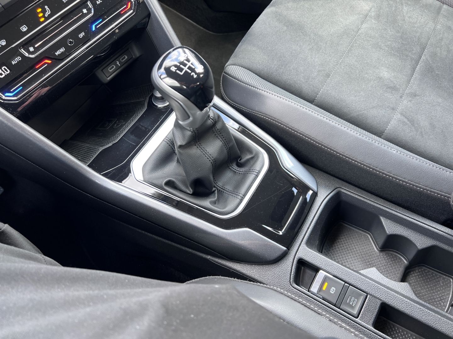 Volkswagen T-Roc 1.0TSI Style - Samsaru's Car Outlet