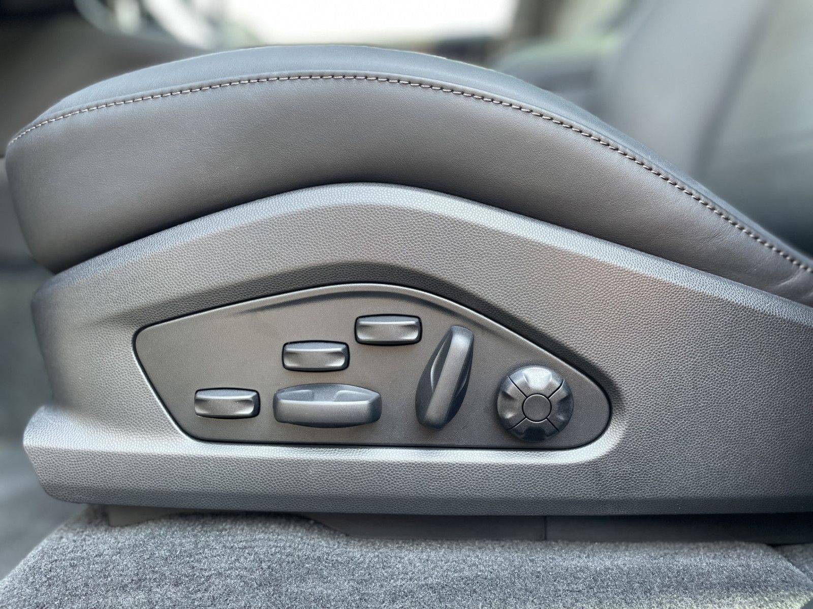 Porsche Macan 4 |ACC|22"|Pano|3.Disp|SportChro|PASM|360°