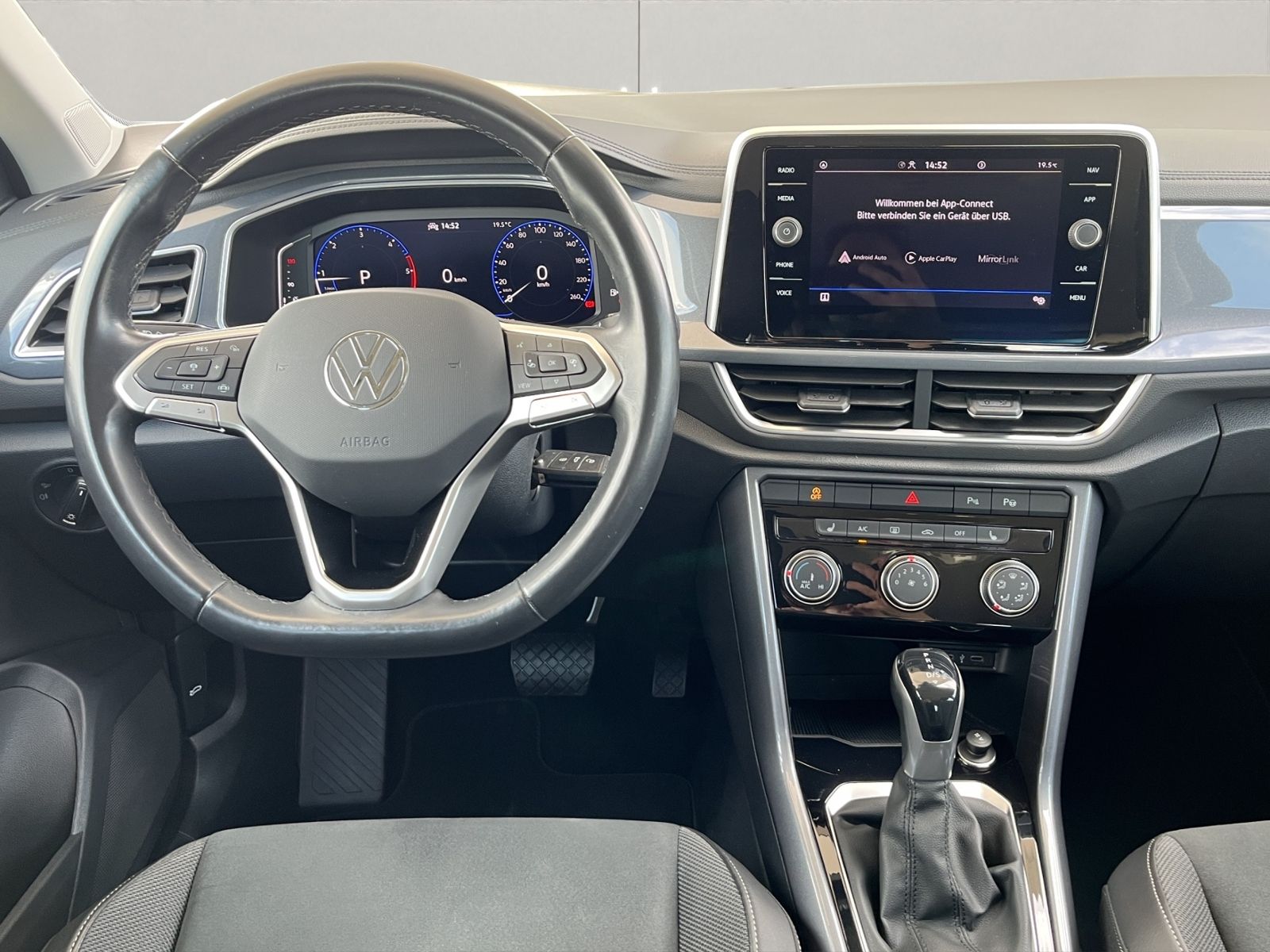 Volkswagen T-Roc 2.0 TDI Style - Samsaru's Car Outlet
