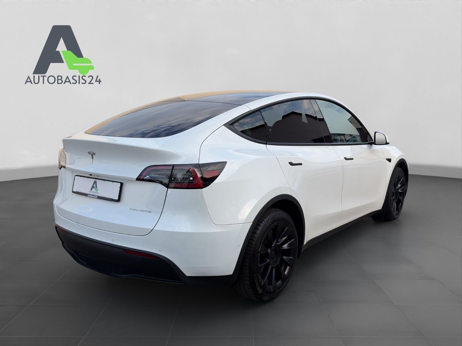 Tesla Model Y Long Range Dual AWD *AHK*1.Hand*