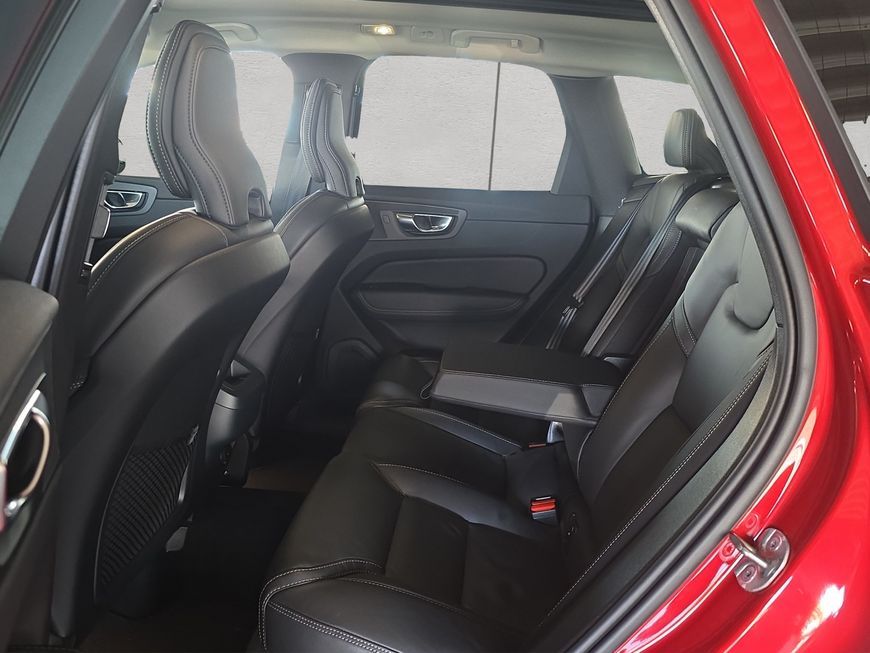 Volvo XC60 B5 B AWD Plus Dark