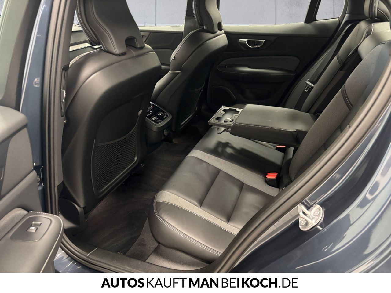 Volvo S60 B5 AWD Ultimate Dark PANO BLIS HUD 360 H&K!