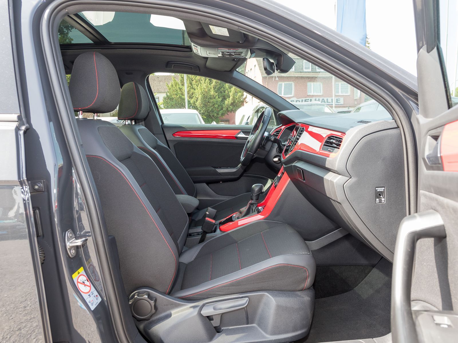 Volkswagen T-Roc 1.5 TSI DSG SPORT - Samsaru's Car Outlet