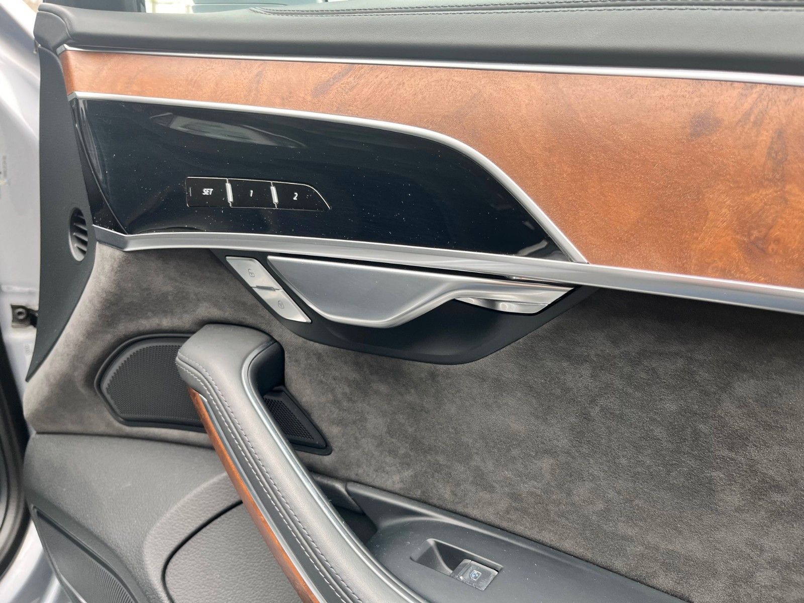 Audi A8 60 TFSI quattro - Samsaru's Car Outlet