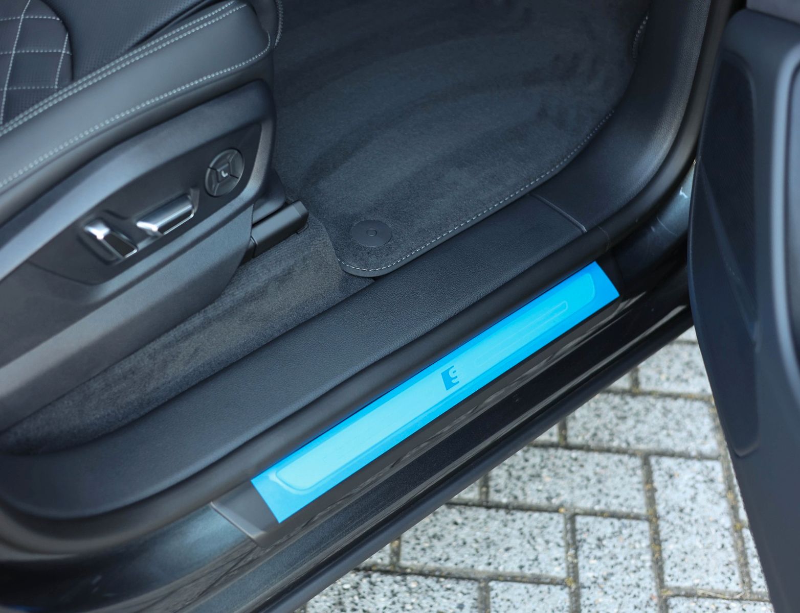 Audi Q8 60 TFSIe Quattro Advanced - Samsaru's Car Outlet
