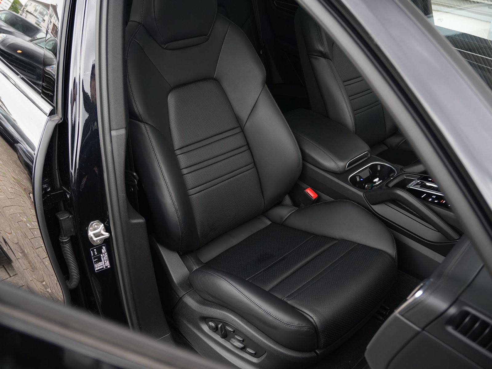 Porsche E-Hybrid MY24-INNODRIVE-ACC-LUFTF.-PANO-BOSE-RS
