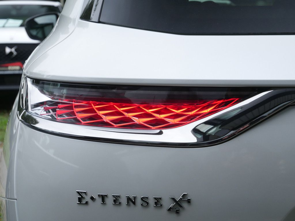 DS Automobiles DS 7 Crossback E-Tense Rivoli 4x4 ACC LED PANO