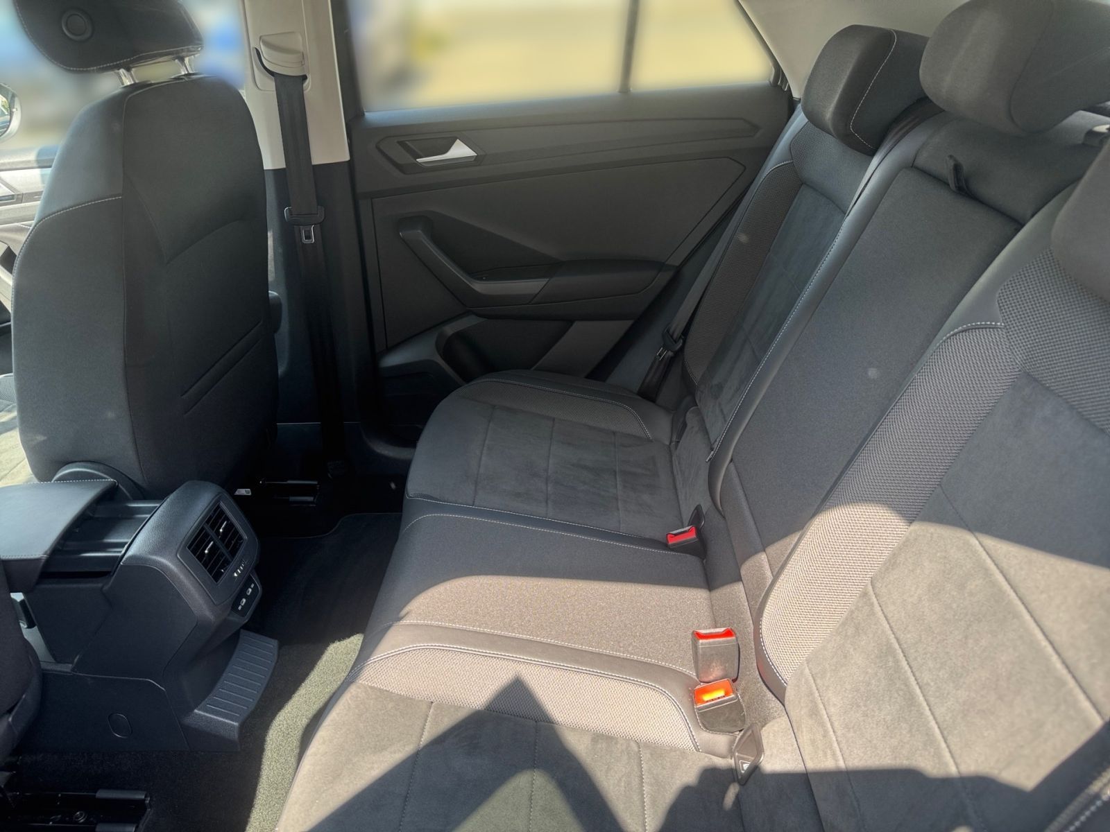 Volkswagen T-Roc 2.0 TDI DSG Style - Samsaru's Car Outlet