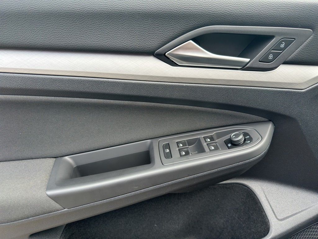 Volkswagen Golf VIII Variant 2.0 TDI Life - Samsaru's Car Outlet