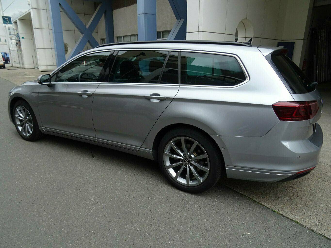 Volkswagen Passat Variant 2.0 TDI Autom - Samsaru's Car Outlet
