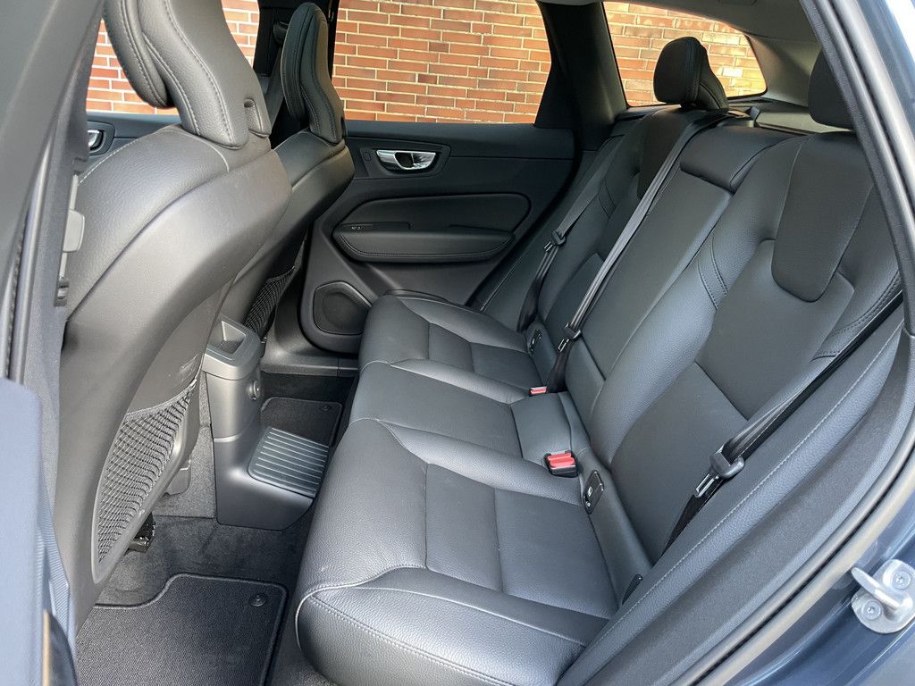 Volvo XC60 T6 Plus Dark Recharge Plug-In Hybrid AWD