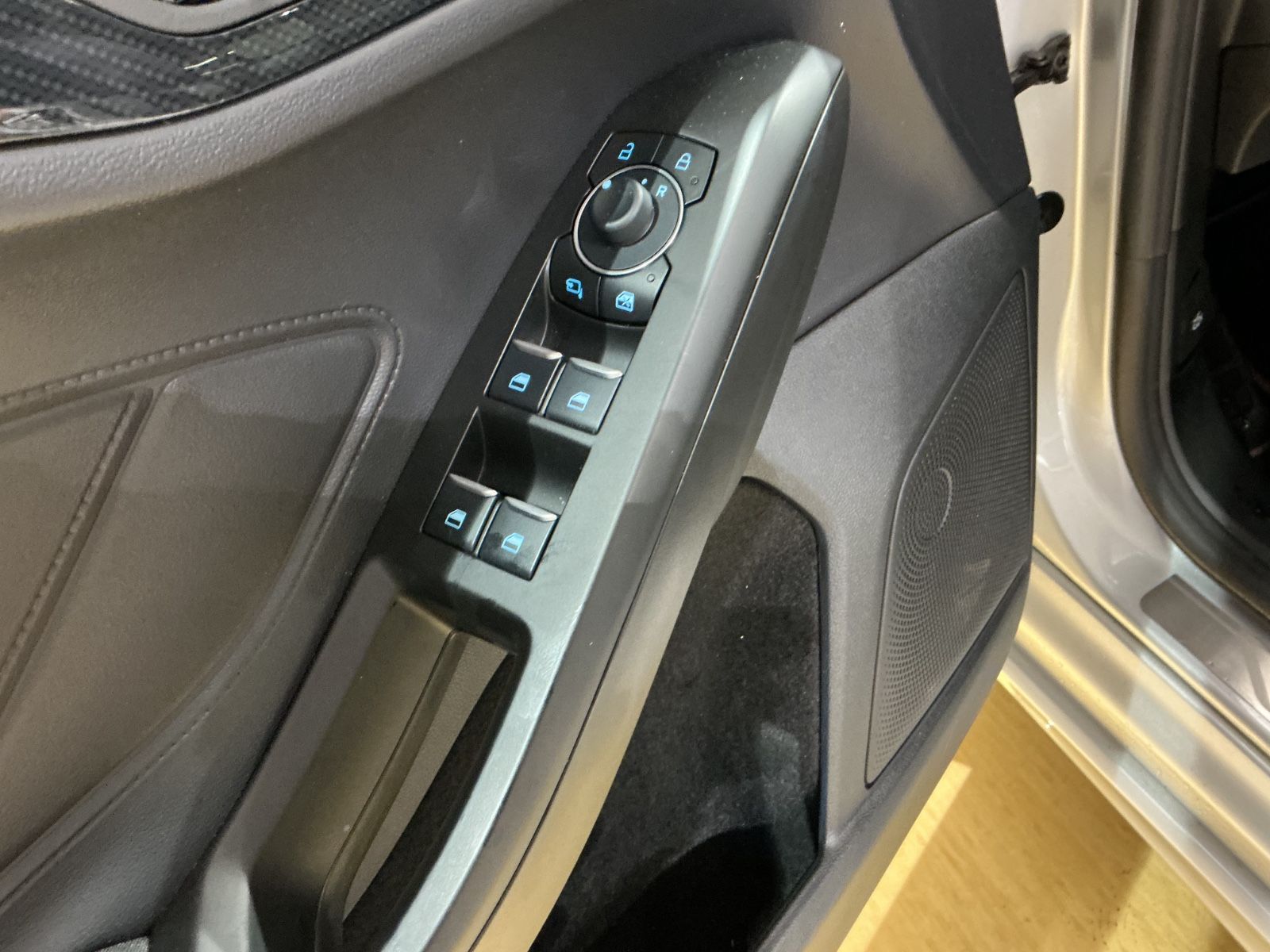 Ford Focus Turnier ST-Line X*B&O*SHZ*LHZ*PANO*LED*