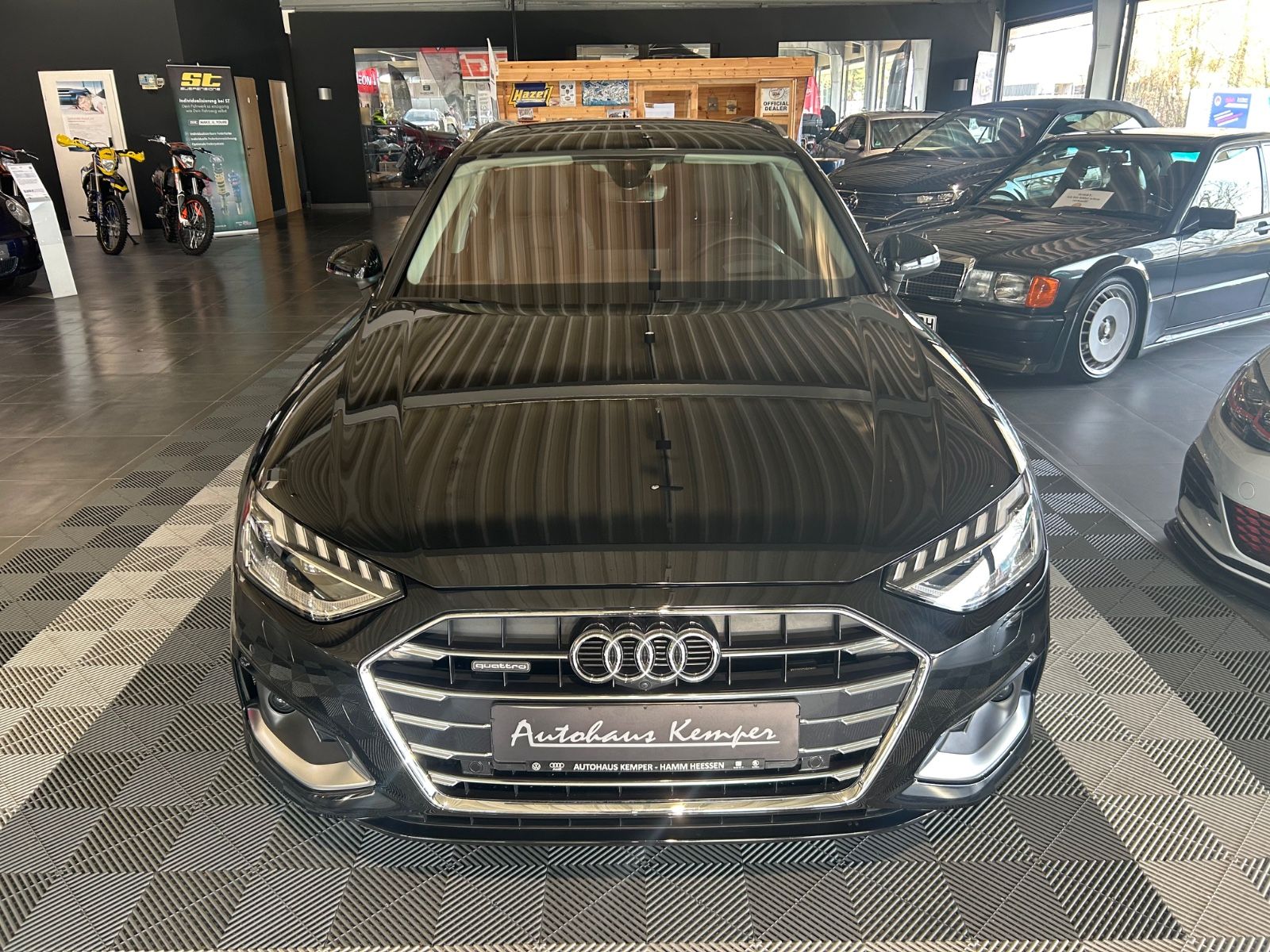 Audi A4 Avant 40 TFSI quattro advanced - Samsaru's Car Outlet