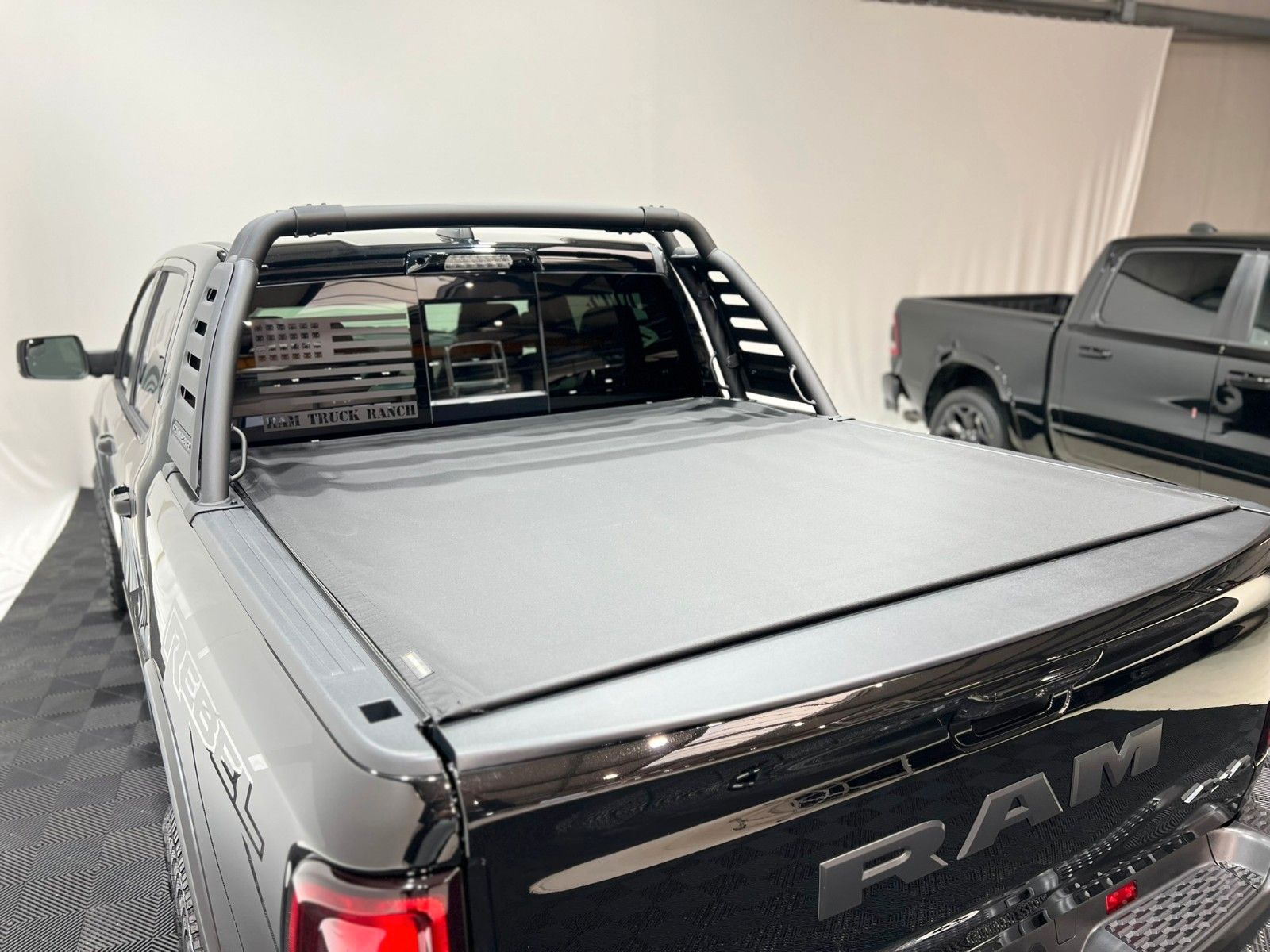 Dodge RAM 1500 Rebel Night Premium 3.0L MY25 RTR Umbau