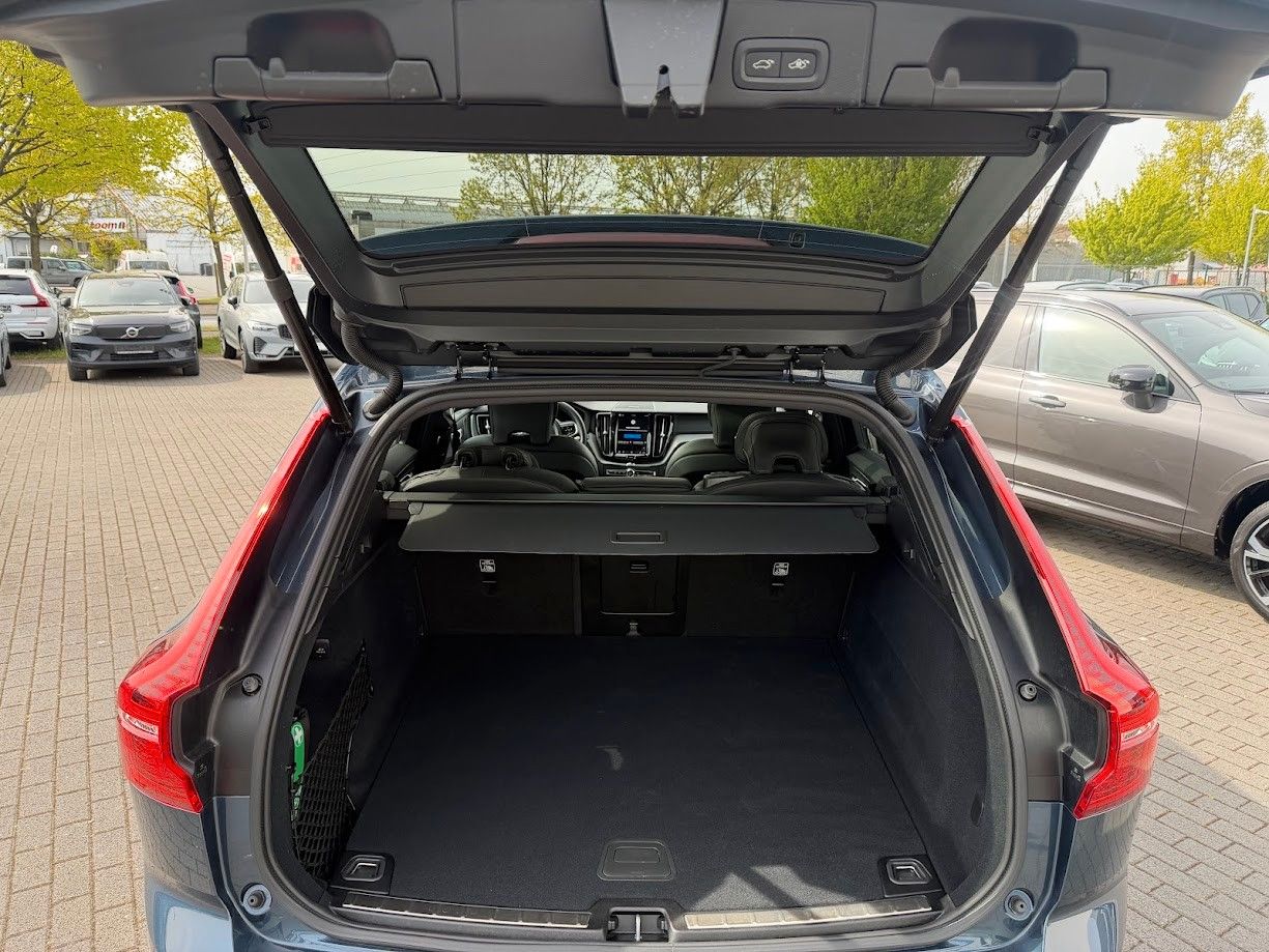 Volvo XC60 B5 Ultra Dark AWD