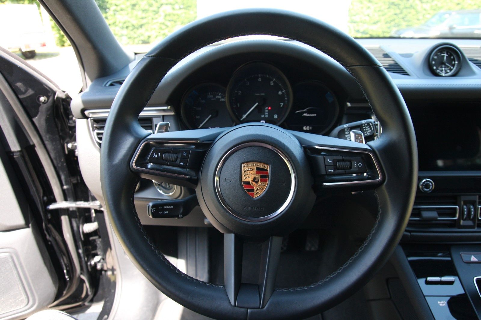 Porsche Macan - Samsaru's Car Outlet