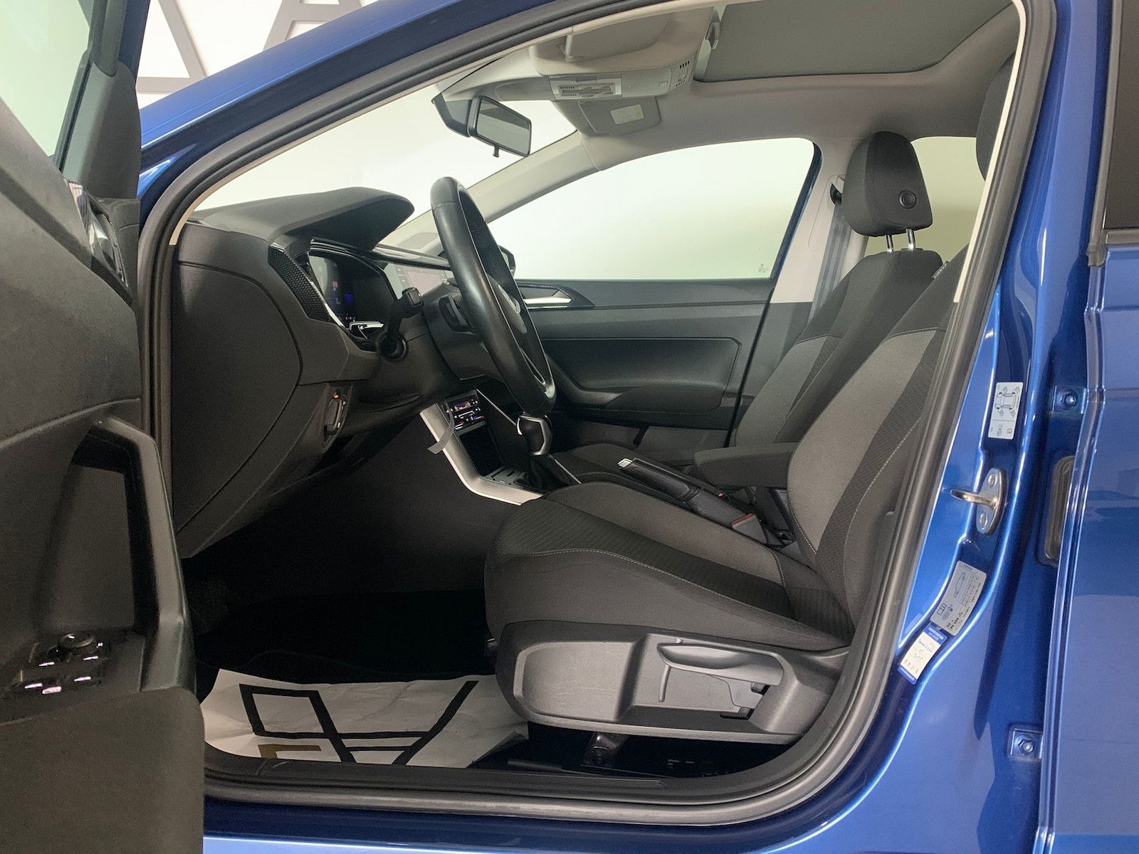 Volkswagen Polo VI 1.0 TSI DSG LIFE - Samsaru's Car Outlet