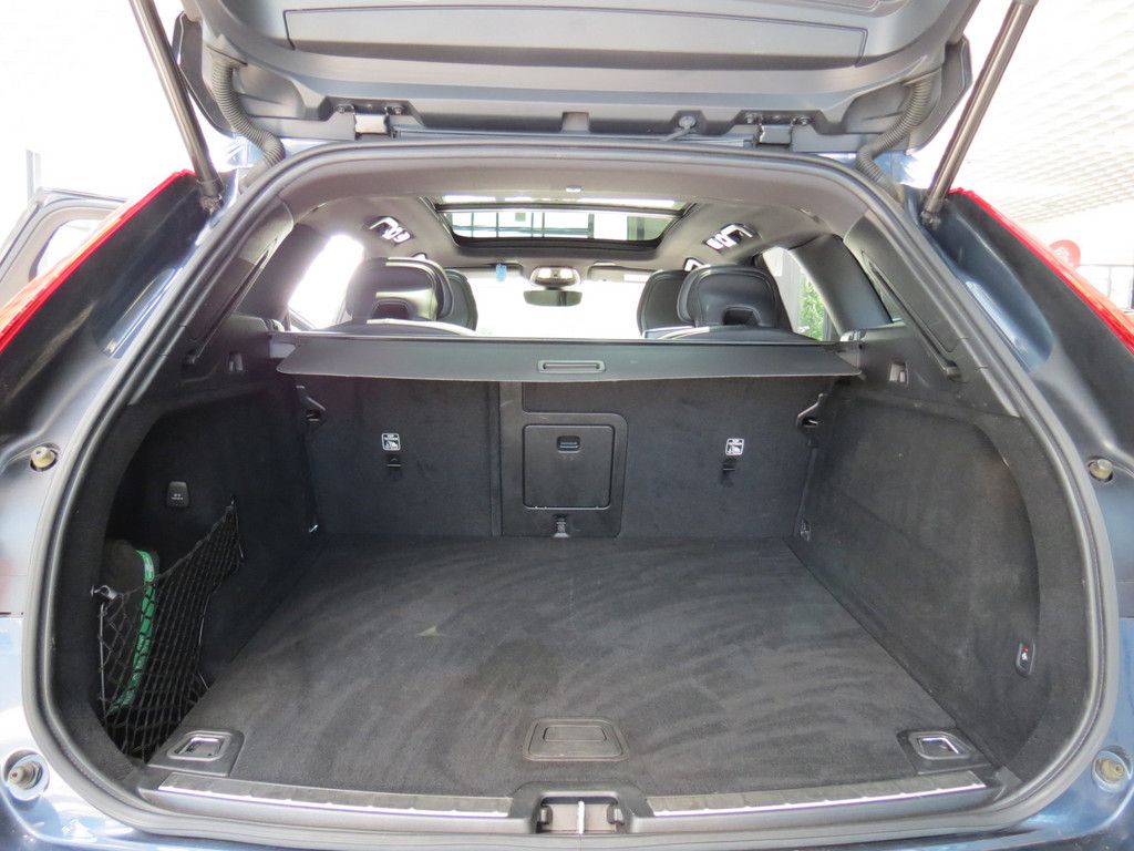 Volvo XC60 B4 2.0 Diesel AWD*Automatik*AHK*PANO*