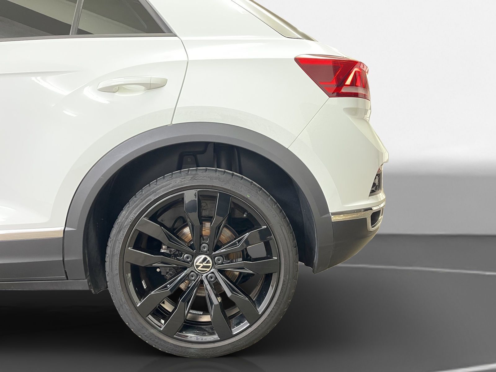 Volkswagen T-Roc 2.0 TSI Sport 4M - Samsaru's Car Outlet