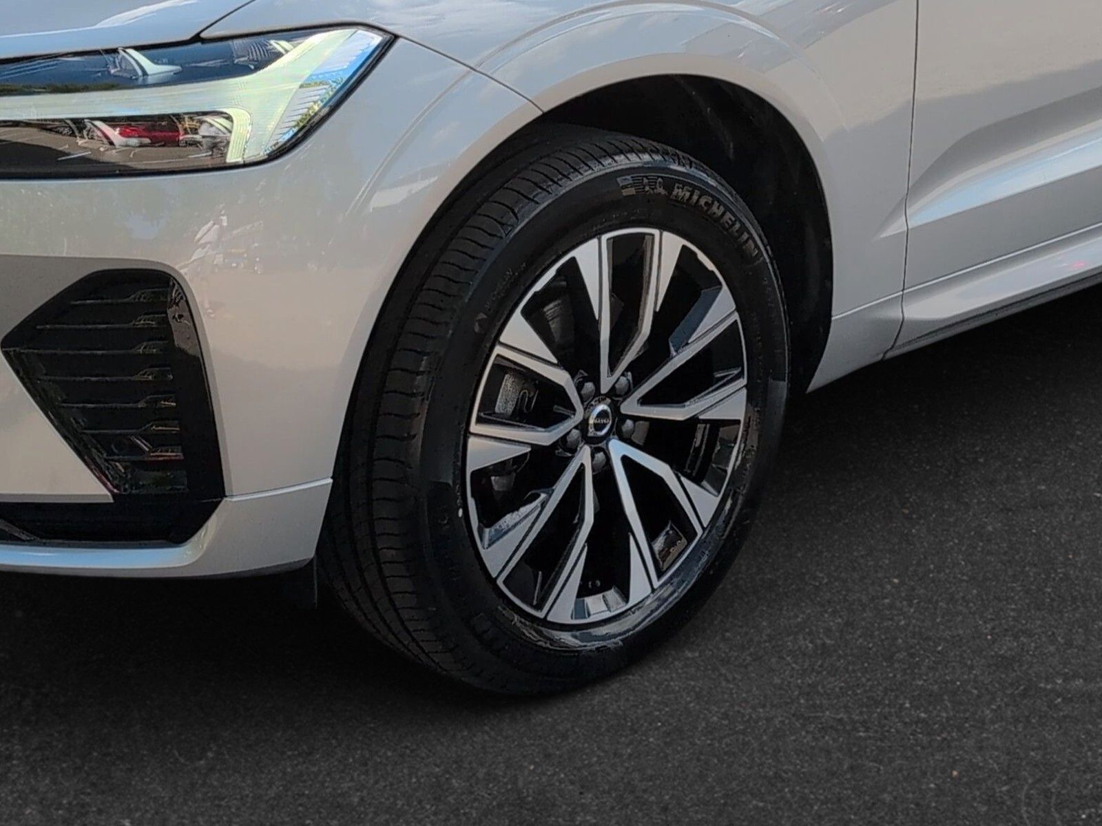 Volvo XC 60 B5 Plus Dark AWD - Samsaru's Car Outlet