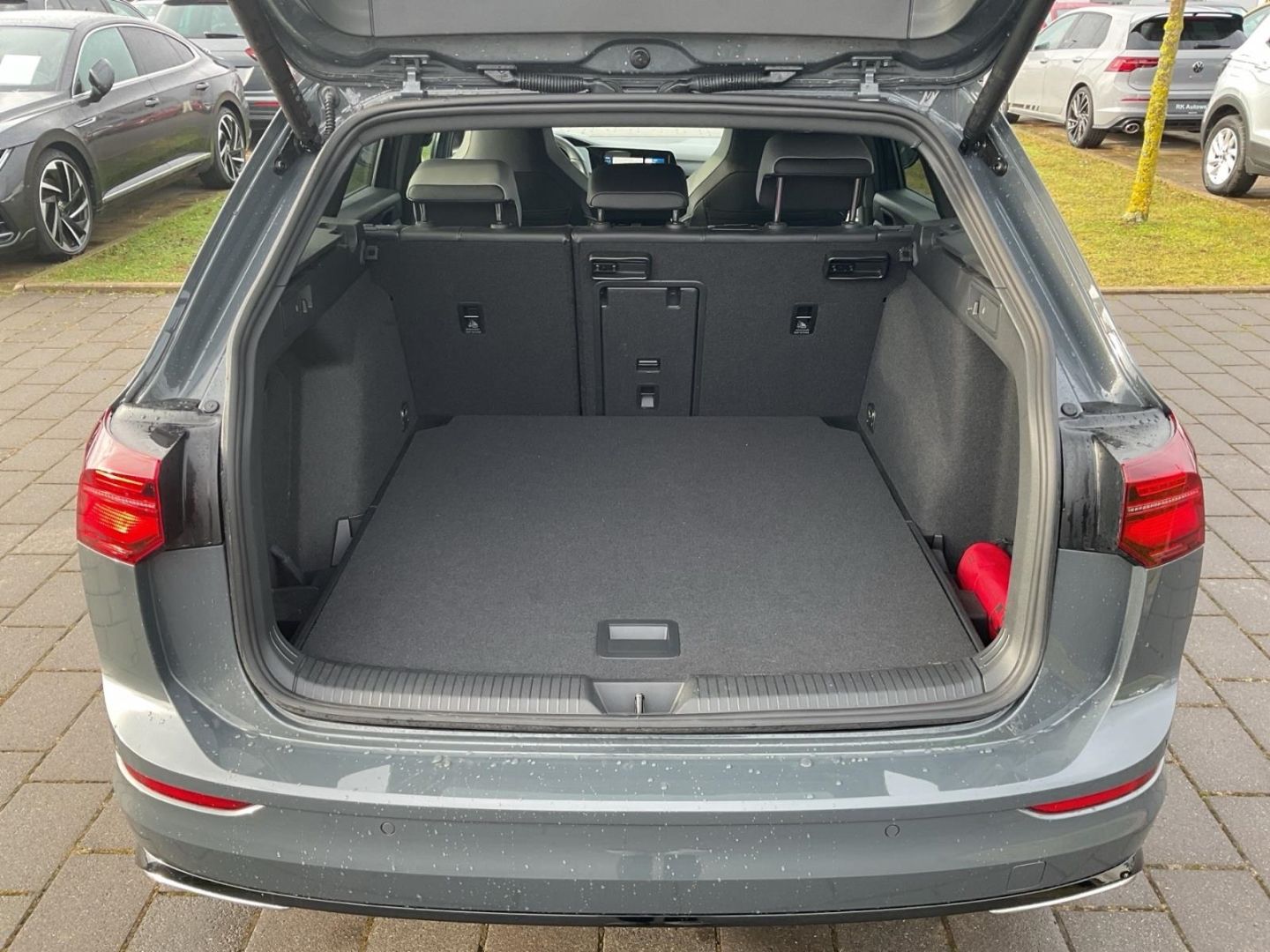 Volkswagen Golf Variant 8 VIII R-Line 1.5 eTSI - Samsaru's Car Outlet