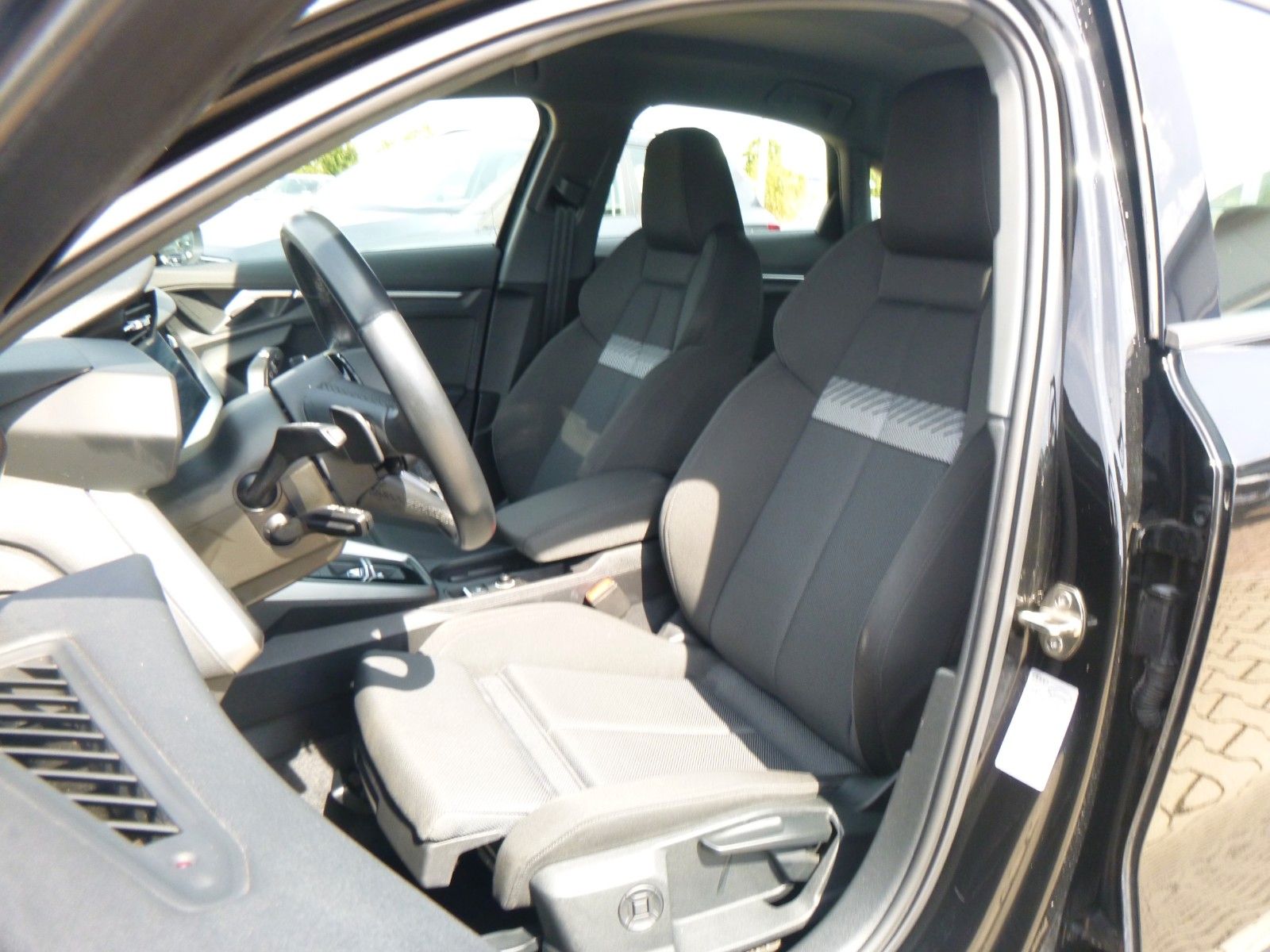 Audi A3 Limo 30 TDI >AUT/NAVI/Sitzheiz/PDC<