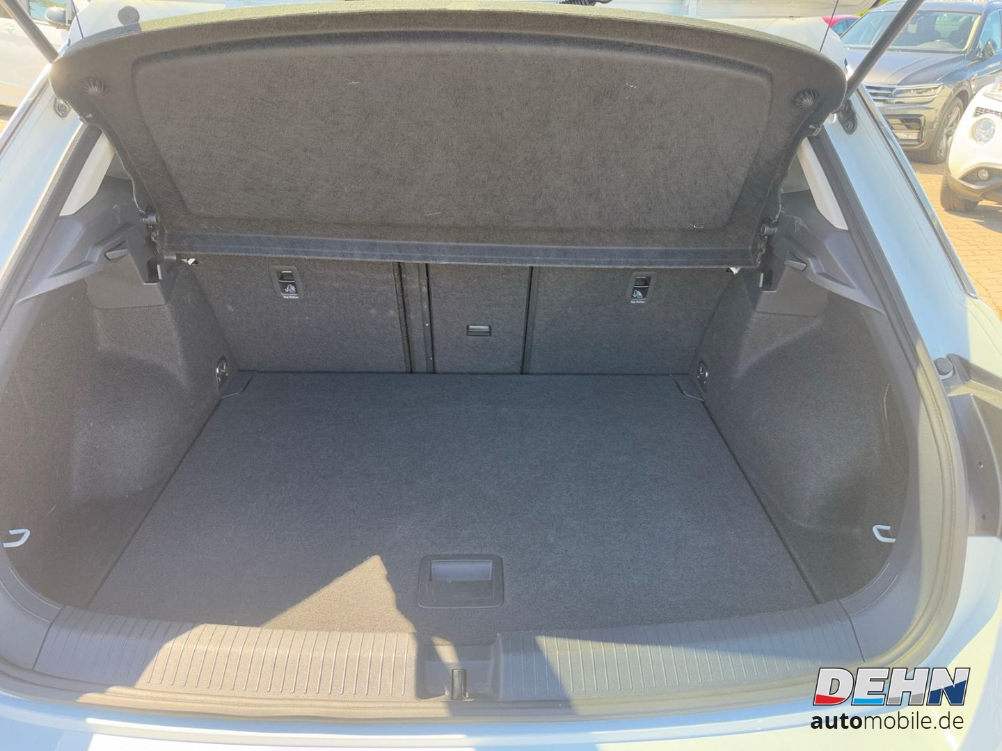 Volkswagen T-Roc 1.0 TSI Style Plus - Samsaru's Car Outlet