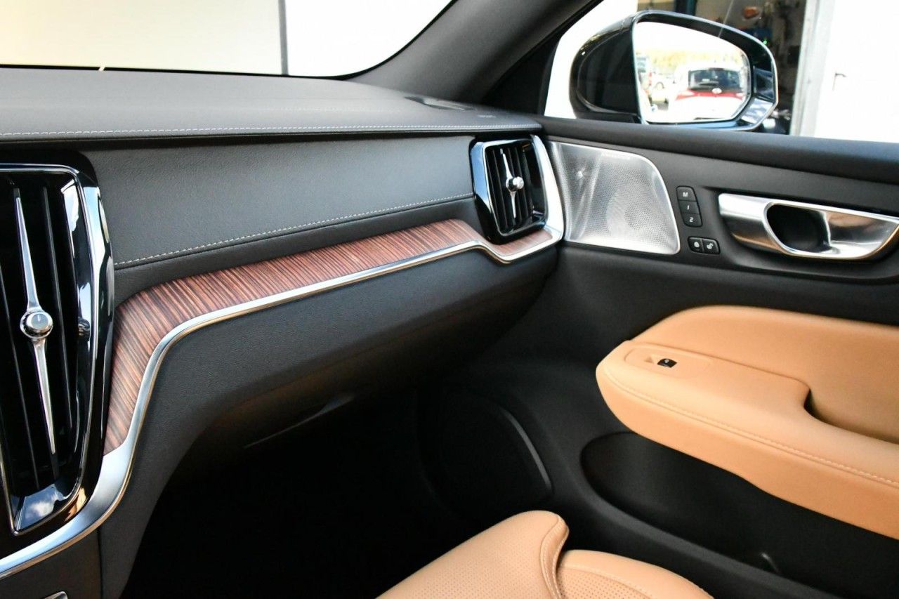 Volvo V60 T6 AWD Ultra Bright 360*B&W*PAN*MASS*HuD*AHK