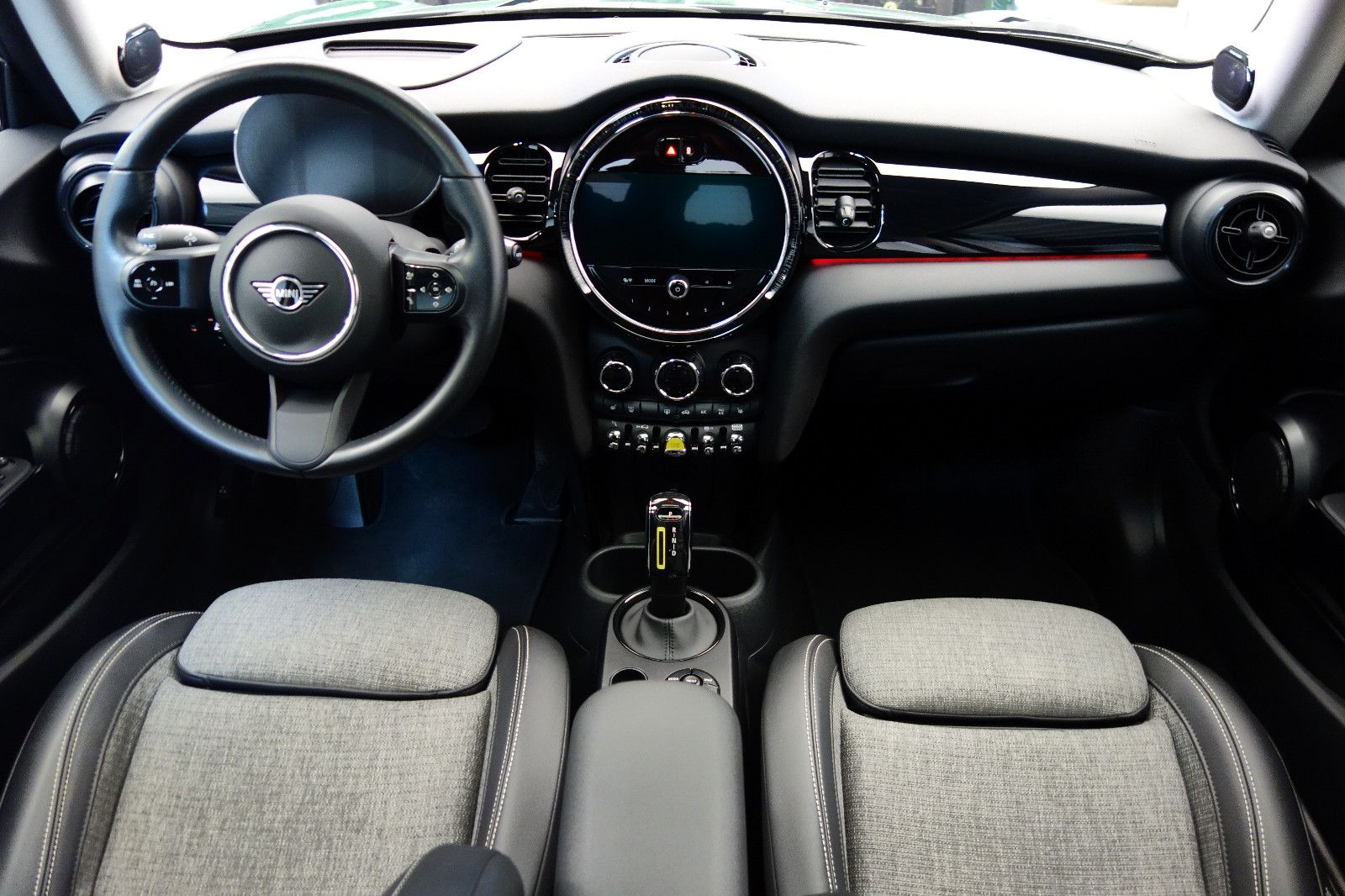 MINI Cooper SE Classic - Samsaru's Car Outlet