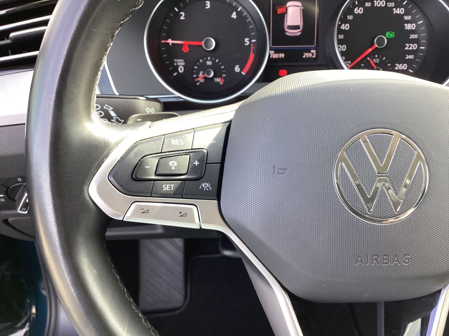 Volkswagen Passat Variant Business 2.0 TDI - Samsaru's Car Outlet