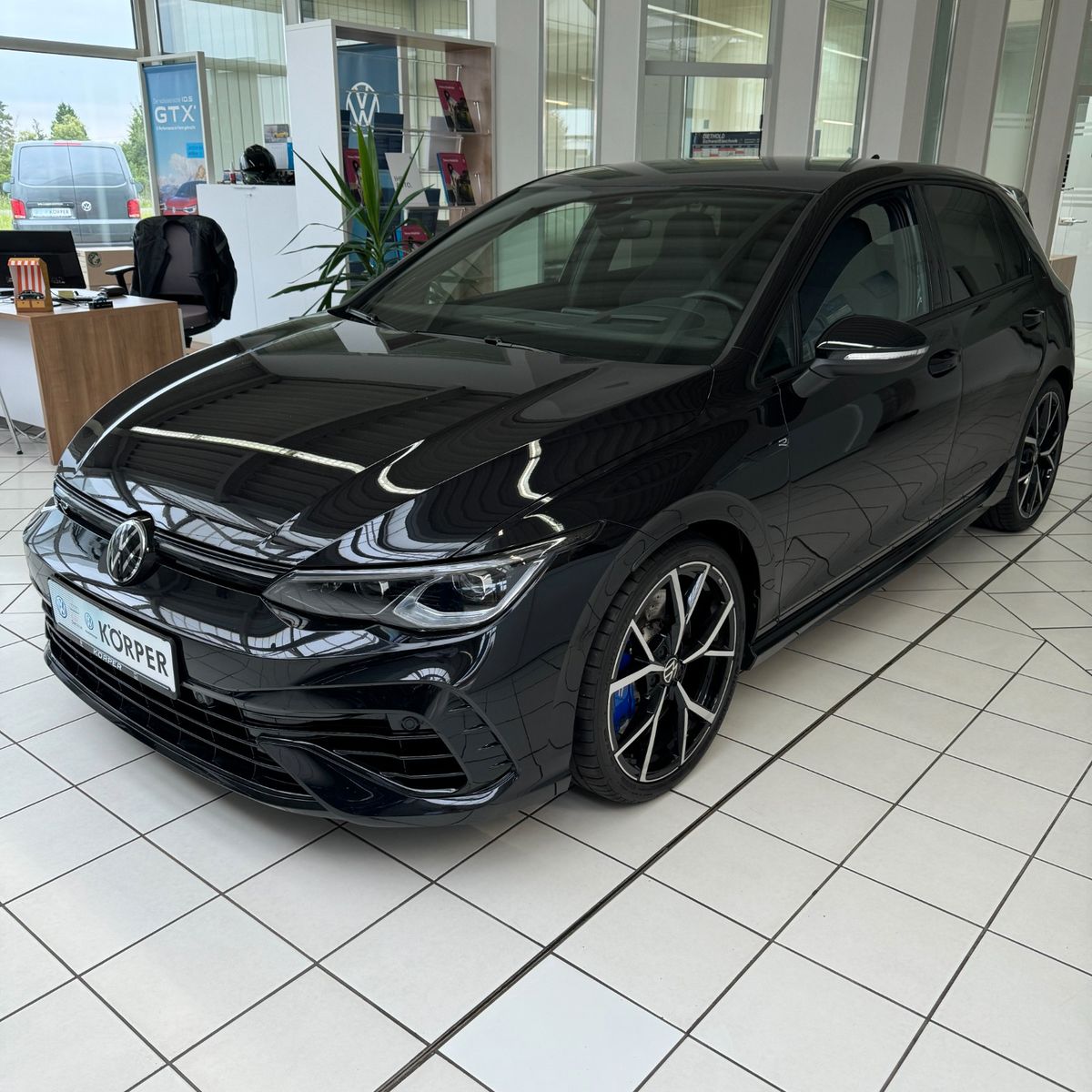 Volkswagen Golf VIII R 4Motion - Samsaru's Car Outlet