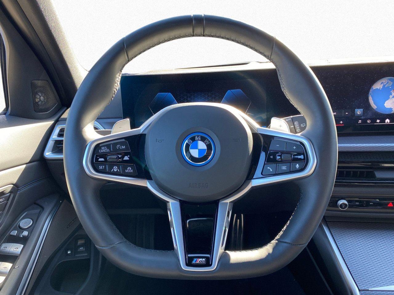 BMW 330e xD Tour M SPORT AdLED DAPr Pano 360° HK