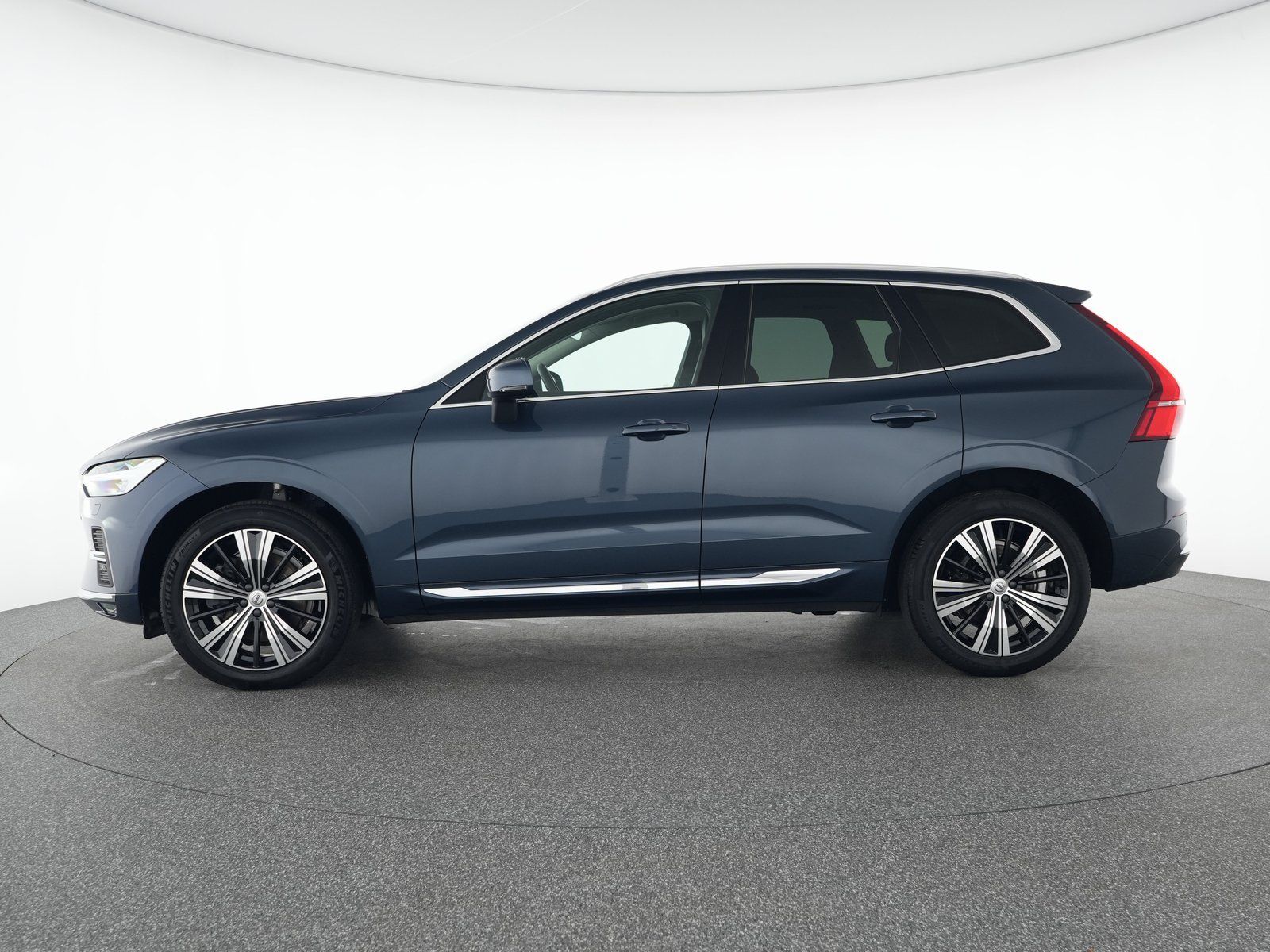 Volvo XC60 B5 AWD Ultimate Bright SONDERFINANZ: 1,99%*
