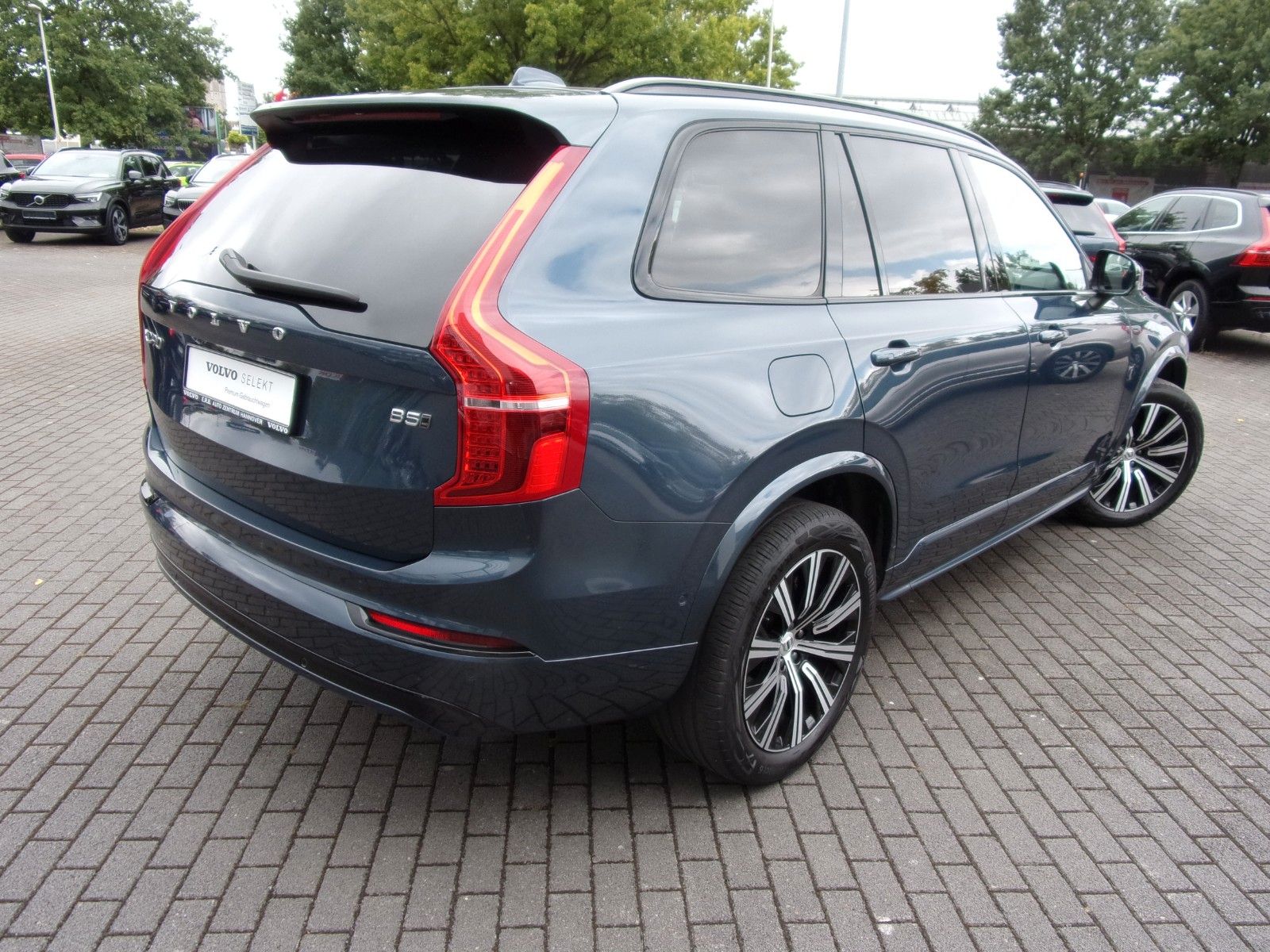Volvo XC 90 B5 Ultimate Dark AWD - Samsaru's Car Outlet