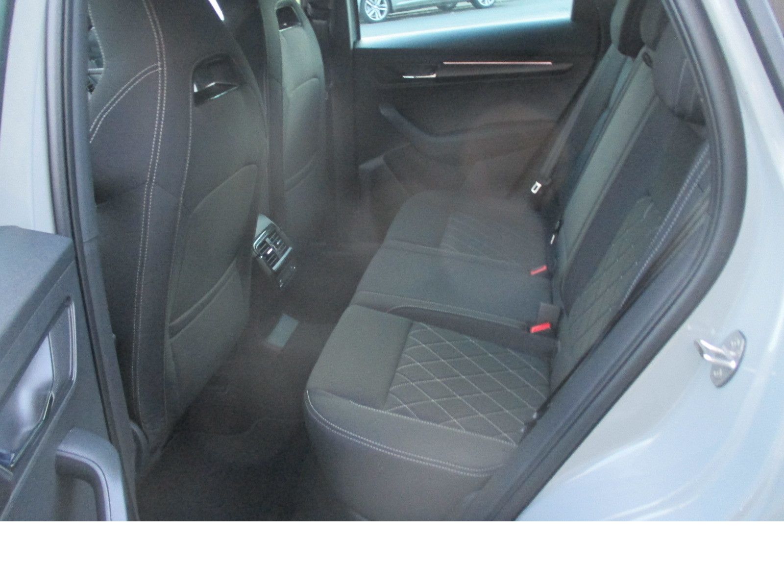 Skoda Karoq Sportline1,5TSI DSG Nav/ 360*/ AHK/ Side/