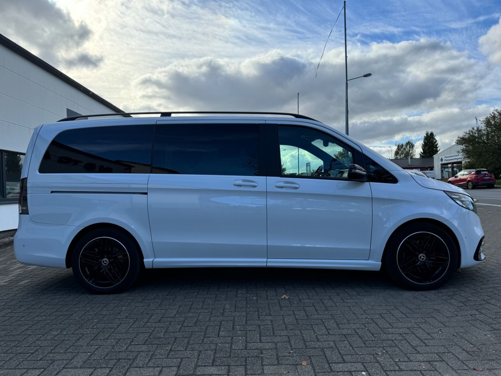 Mercedes-Benz V300d AMG - Samsaru's Car Outlet