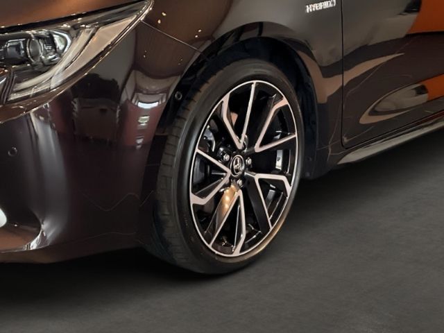 Toyota Corolla Touring Sports 2.0 Hybrid Lounge - Samsaru's Car Outlet