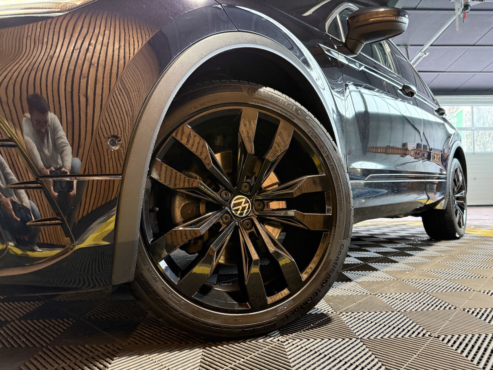 Volkswagen Tiguan 2,0 TDI 4M DSG R-Line Black *Navi*AHK*IQ*