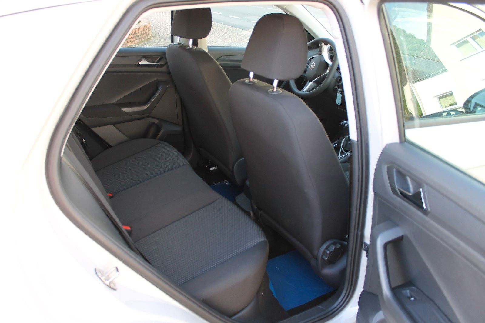 Volkswagen T-Roc 1.0 TSi - Samsaru's Car Outlet