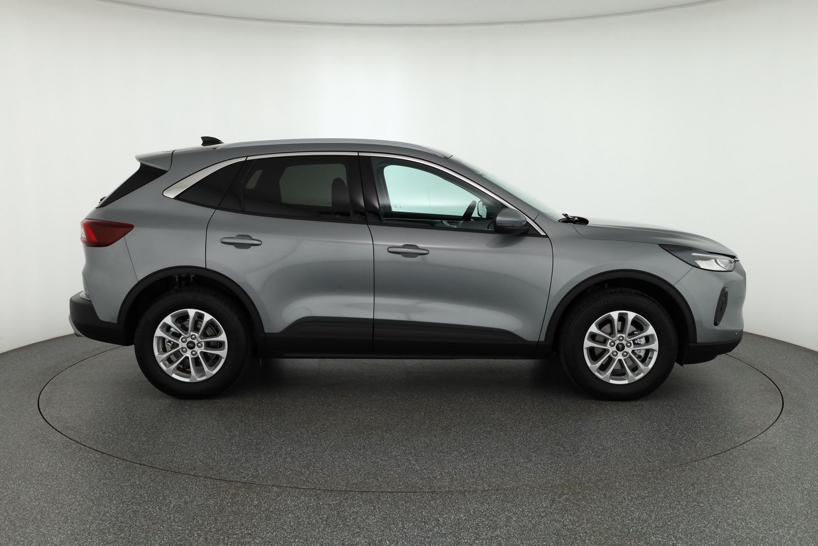 Ford Kuga 1.5 EB Titanium Aut. - Samsaru's Car Outlet
