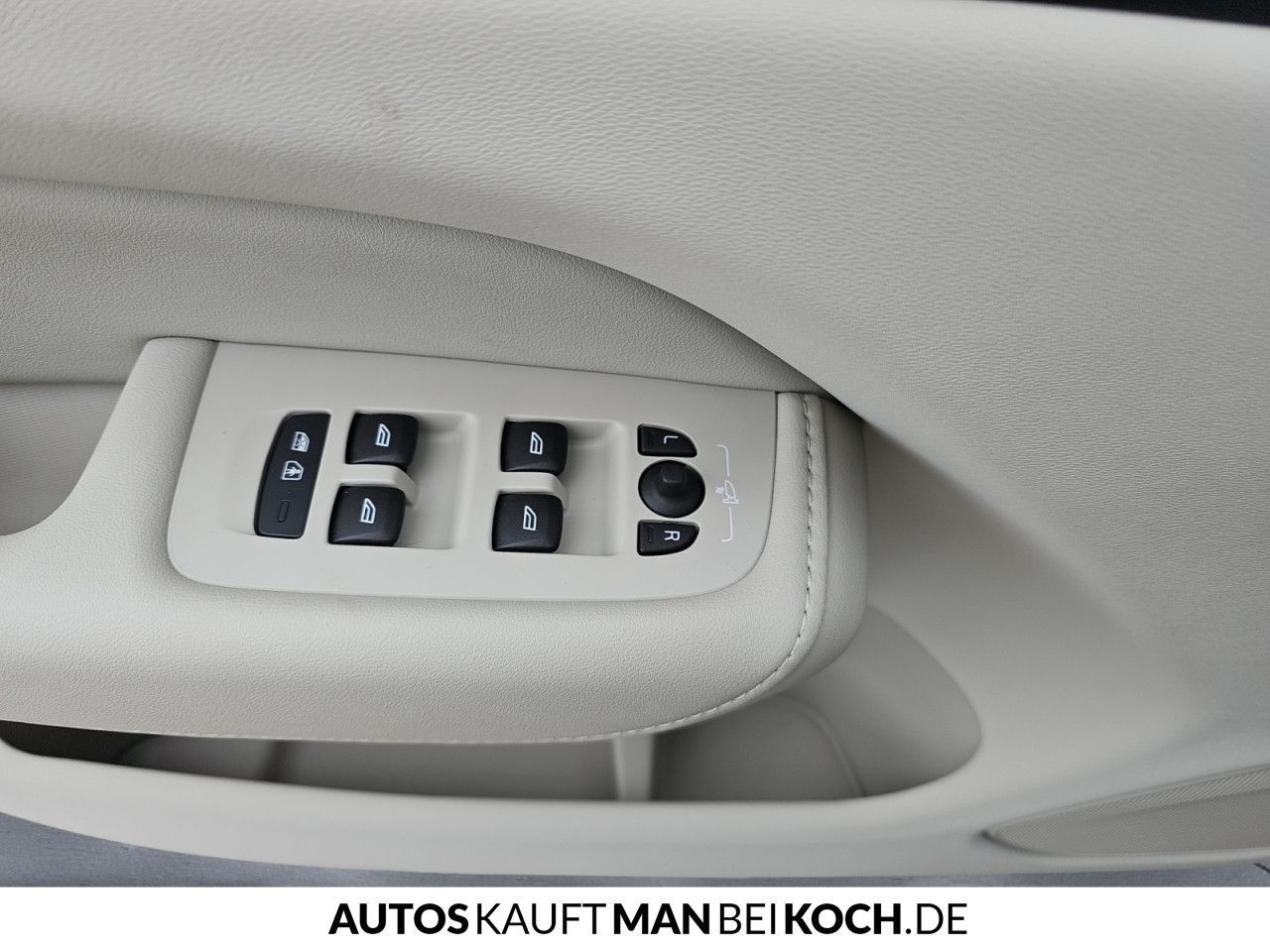 Volvo XC60 T6 AWD Plug-in Hybrid Ultra - Samsaru's Car Outlet
