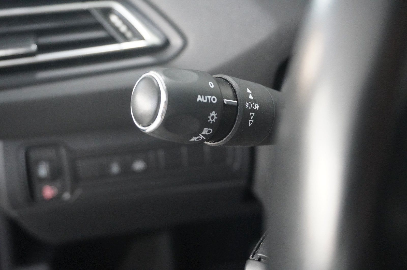 Peugeot 308 SW 1.5D ALLURE BUSINESS - Samsaru's Car Outlet