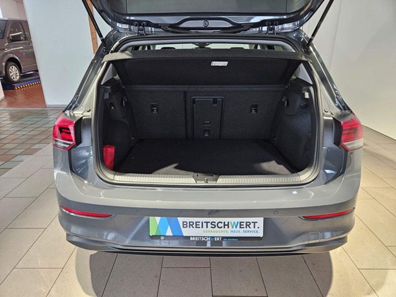 Volkswagen Golf 1.5 eTSI Life DSG - Samsaru's Car Outlet