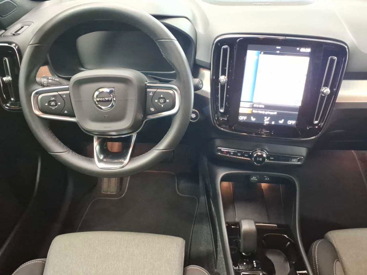 Volvo XC40 T4 Recharge DKG Plus Bright AHK 19"