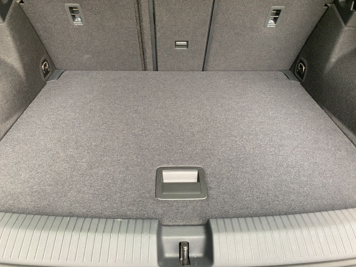 Volkswagen T-Roc 1.5 TSI DSG R-LINE - Samsaru's Car Outlet